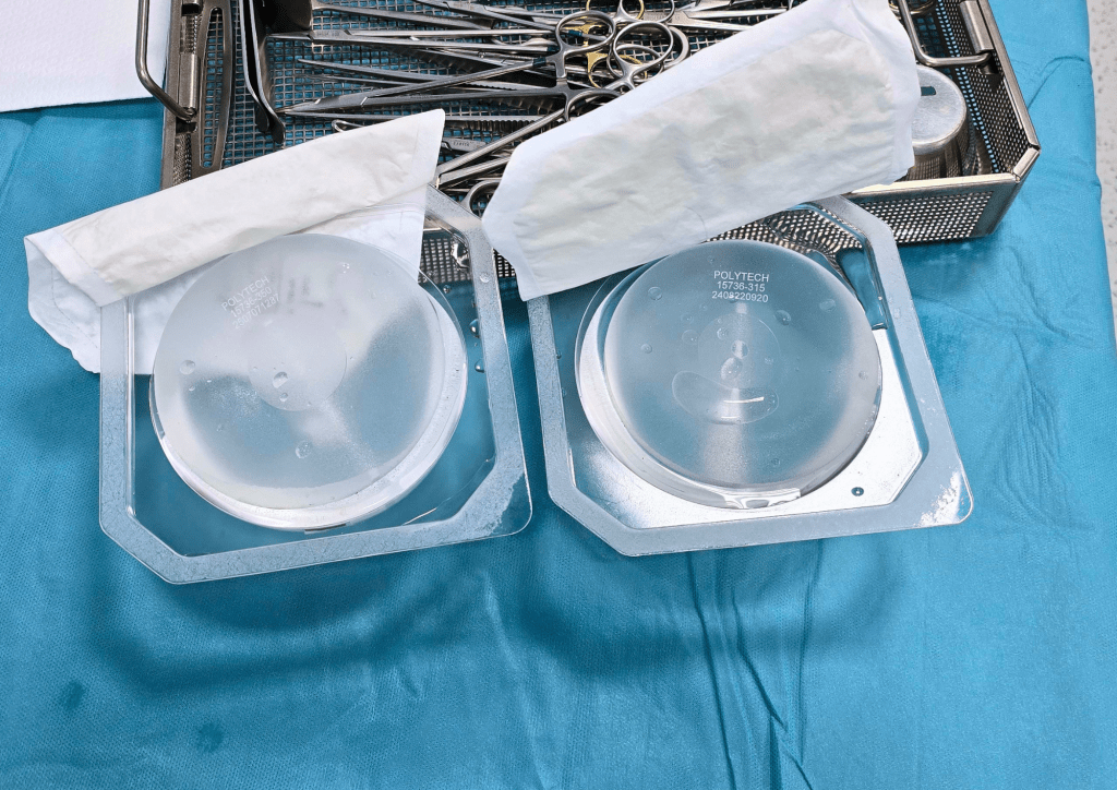 Implant mamar